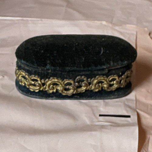 Black velvet oval - black,