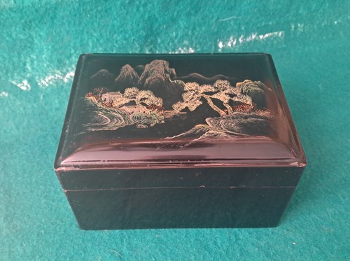 Vintage lacquered jewelry box